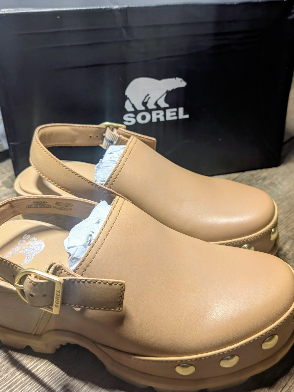 NEW Sorel Tan Leather Studded Slingback Roam 'N Clogs RVT Size 6.5 - Tawny Buff